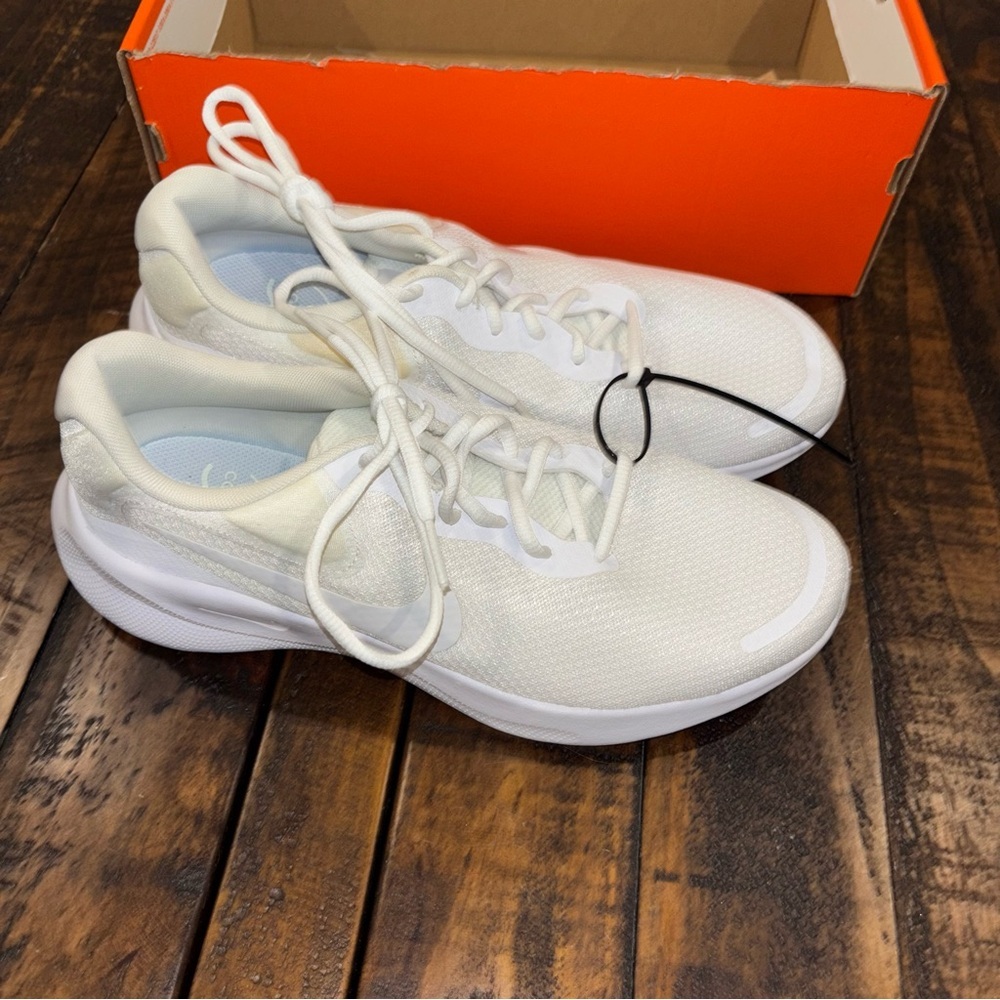 Nike Women’s Revolution 7 Running Shoes - Picture 6 of 8